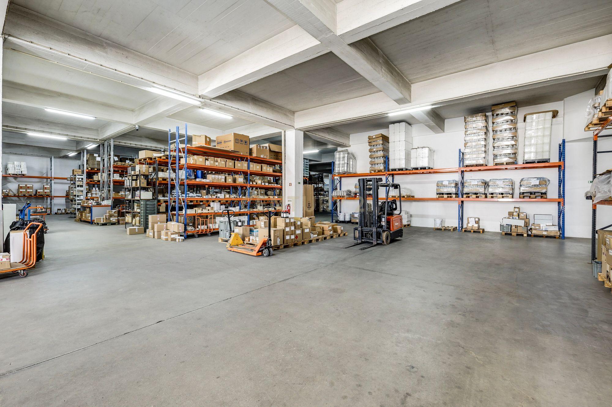 Fotografia 6 de Espaço Logístico com 1.849 m² e Acesso TIR | Odivelas