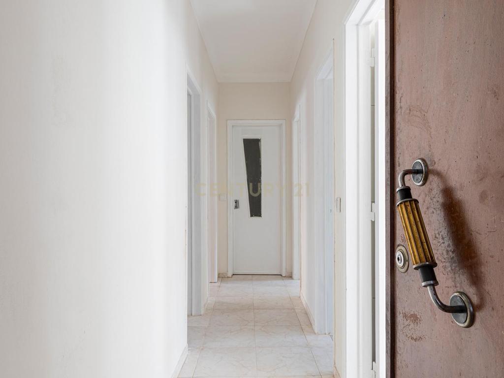 Apartamento T2 remodelado com Jardim Privativo Arrendamento - Laranjeiras -Feijó - Image 13