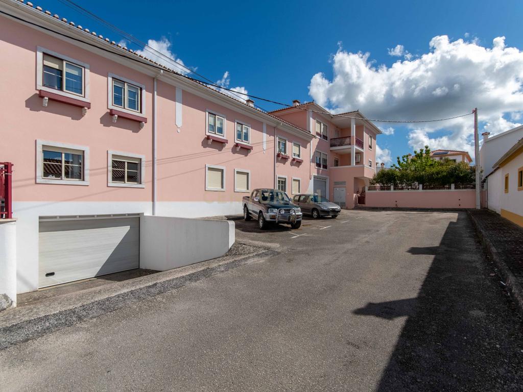 Espaçoso Apartamento T2 Póvoa da Galega com Terraço e Vista Desafogada - Image 33