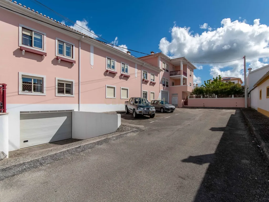 Espaçoso Apartamento T2 Póvoa da Galega com Terraço e Vista Desafogada - Image 33