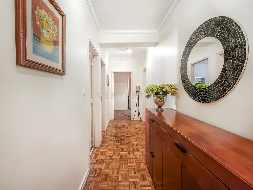 Apartamento T3 renovado no Prior Velho - Image 1