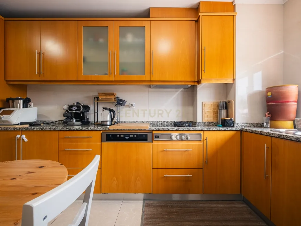T2 de Excelentes Áreas | Suite, Garagem e Arrecadação | Alfena - Image 13