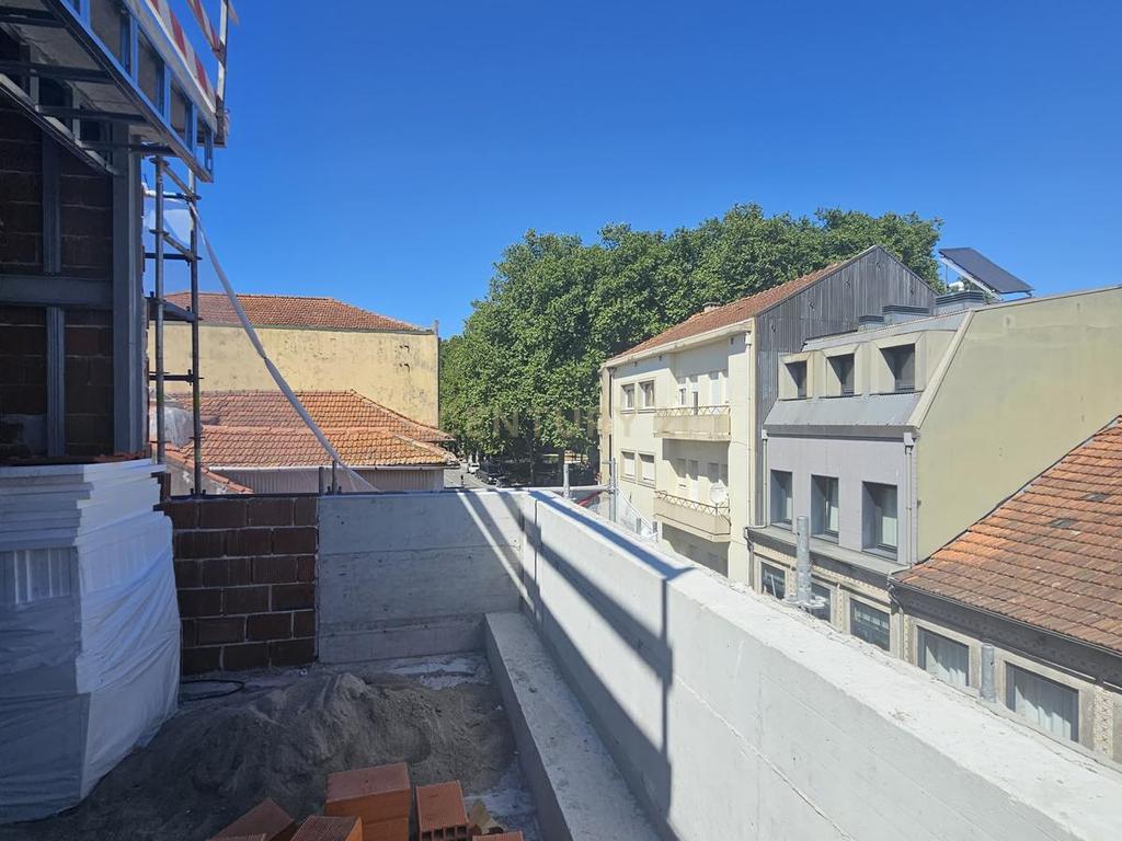 Fantástico T0+1 Duplex na Rua do Bonjardim – Porto - Image 2