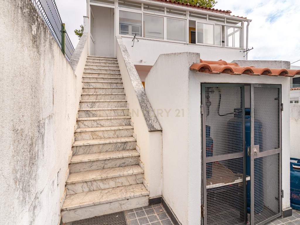 Moradia T2 no Centro de Évora (1º Andar) - Image 26