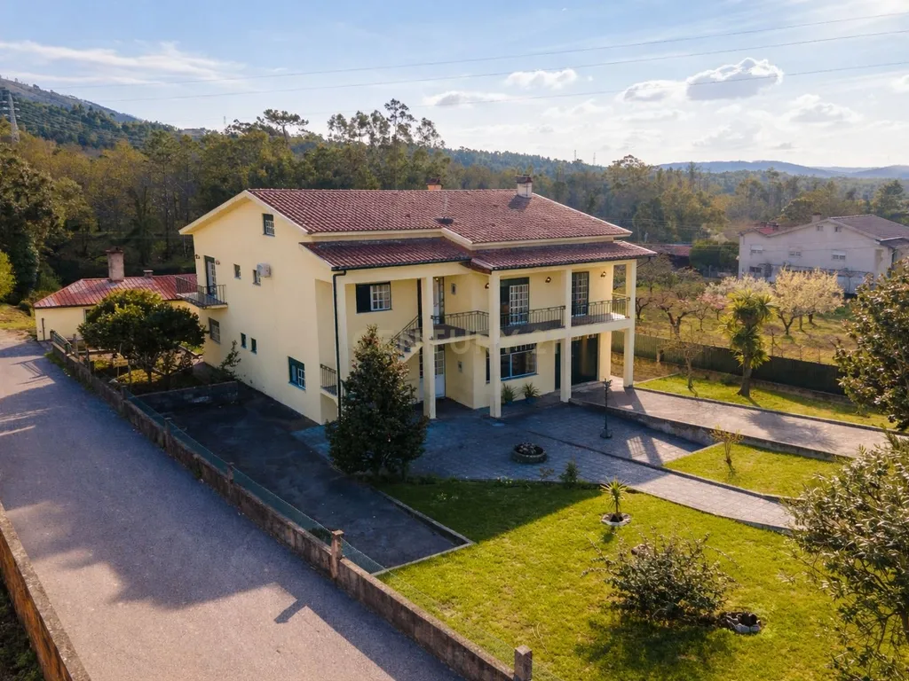 OPORTUNIDADE ÚNICA NA LOUSÃ – MORADIA COM GRANDE POTENCIAL (habitação e comércio) - Image 58