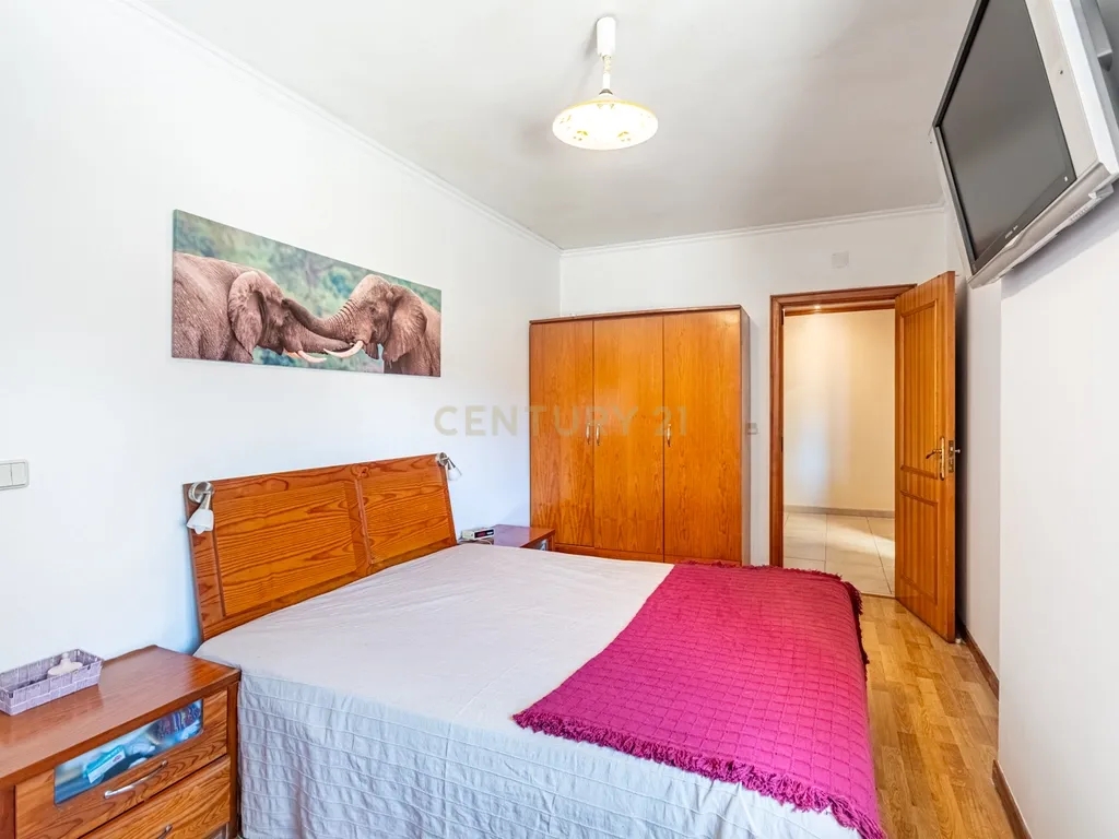 Exclusivo T4 Duplex na Urbanização da Cavaleira | 205 m² de Área Total | Parqueamento - Image 9