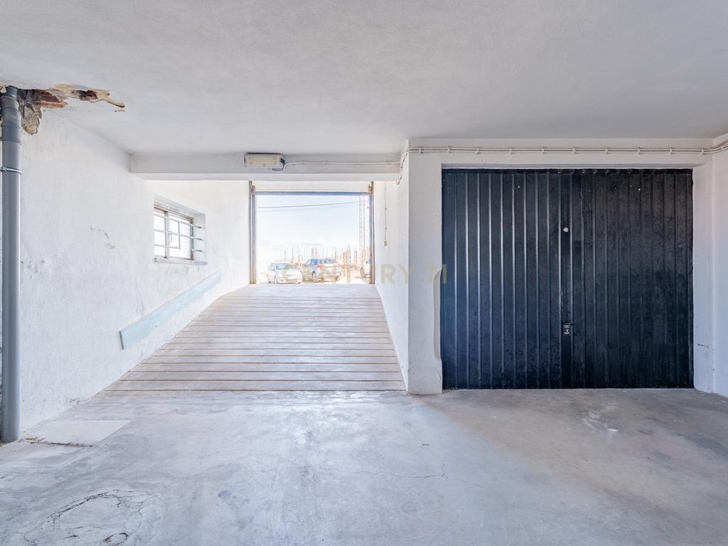 T2 renovado com Varanda, Vista Mar e Box privativa em Santa Cruz - Image 43