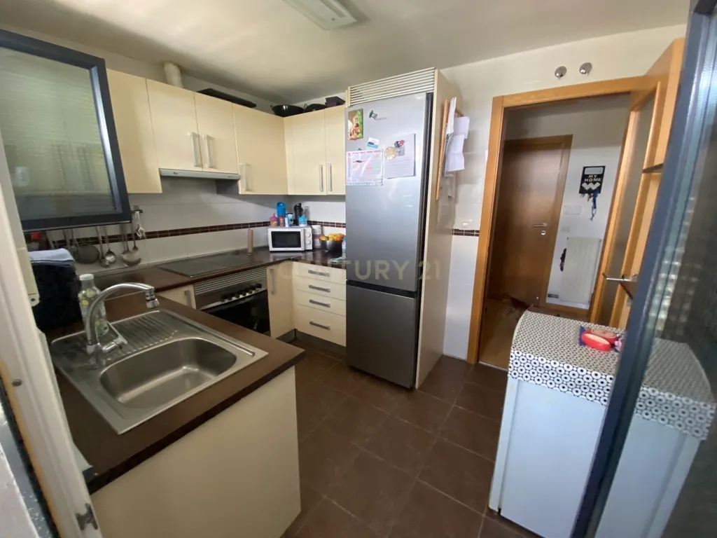 Luxuoso Apartamento com Vista Panorâmica em Madrid - Image 8