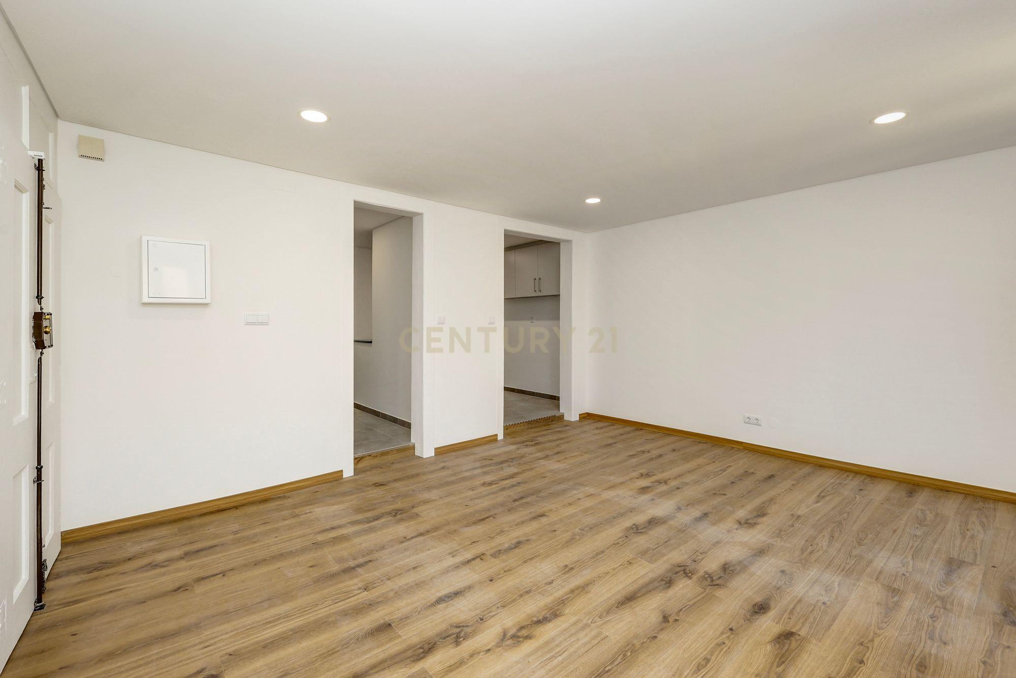 Fotografia 7 de Apartamento T1+1 totalmente remodelado, próximo da Assembleia da República