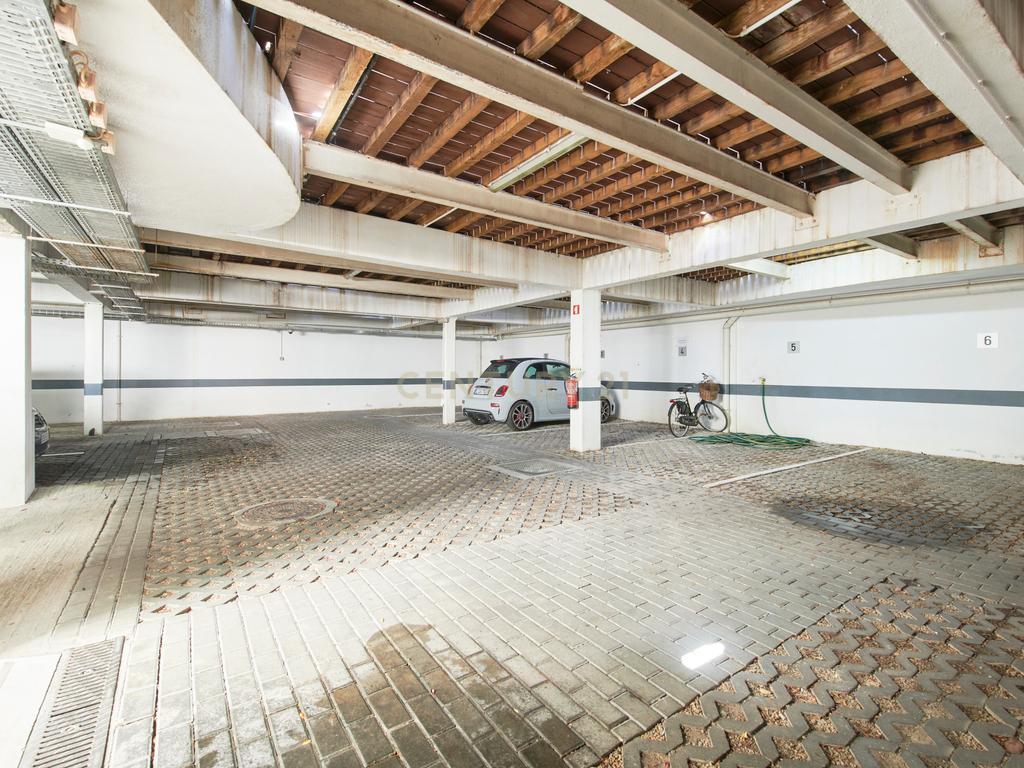 T2 Lapa | Vista Tejo | 2 lugares garagem | arrecadação - Image 31