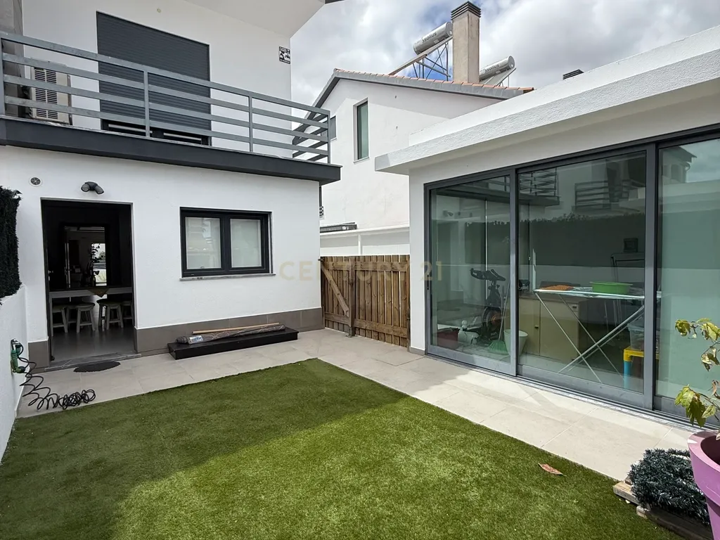 Moradia Geminada T3 - Fernão Ferro - Image 33
