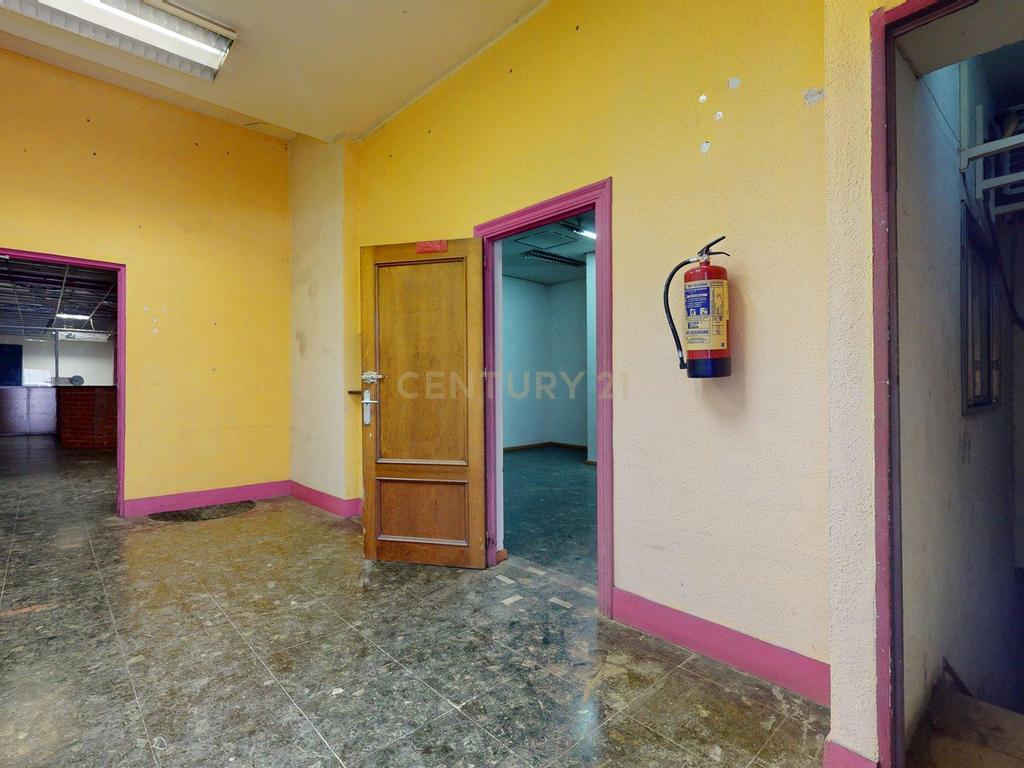 Espaçoso imóvel comercial para renovar no centro de Madrid, a apenas 10 minutos da estação de Atocha. - Image 8