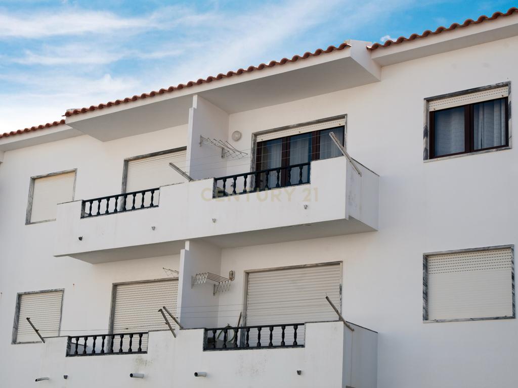 Apartamento T3 em Peniche, Atouguia da Baleia, perto da praia e com boa exposição solar - Image 1