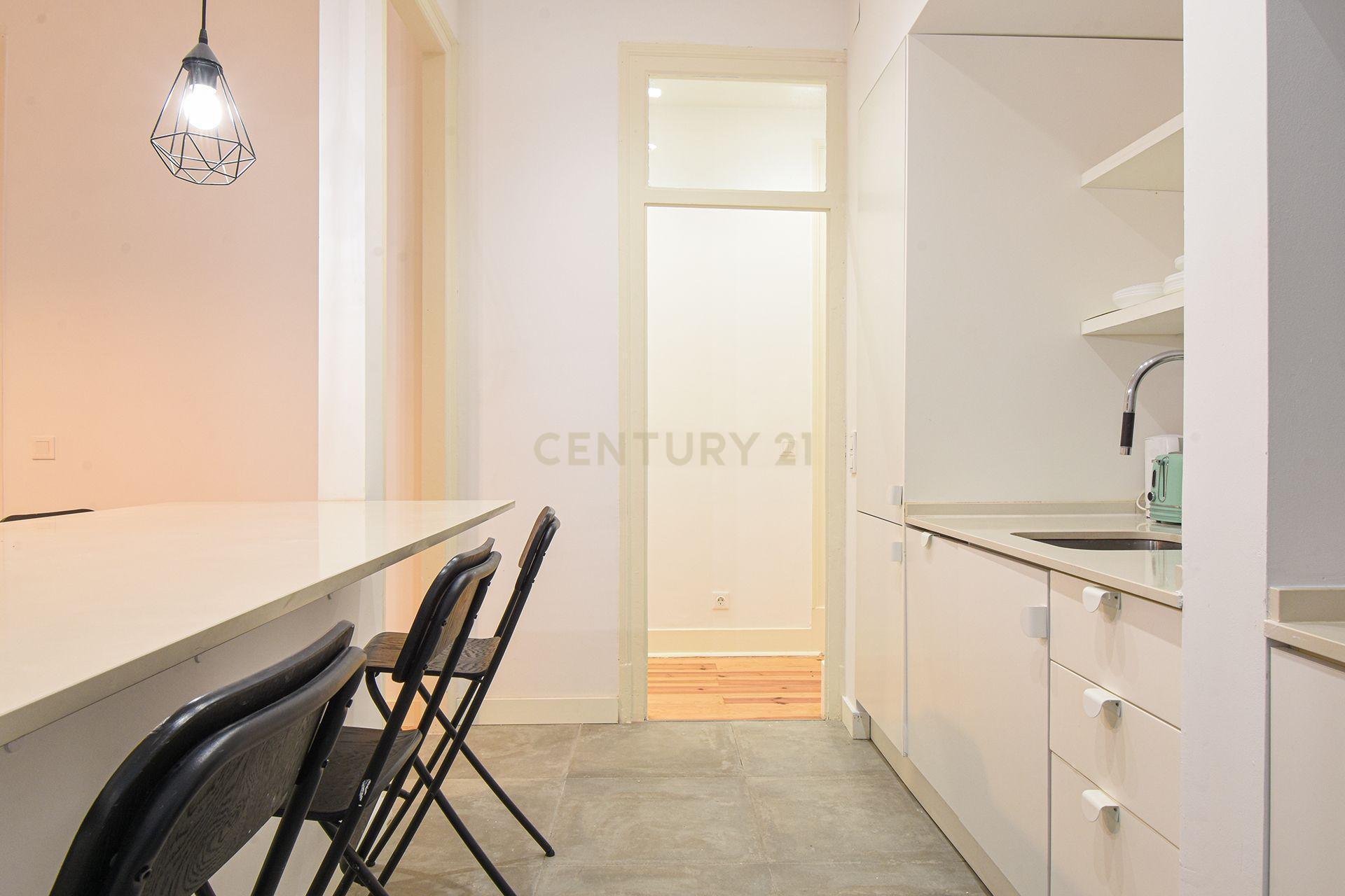 Apartamento T3 renovado com Licença AL - Lisboa - Image 9