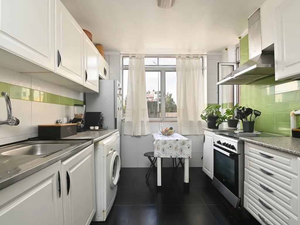 Apartamento T3 no Parque das Nações, junto ao metro de Moscavide. - Image 9