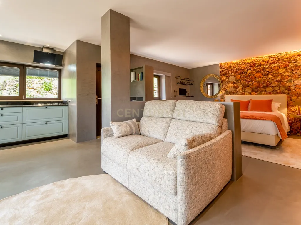 Propriedade com três habitações, piscina aquecida e sauna, num terreno de 10.000 m² - Image 74