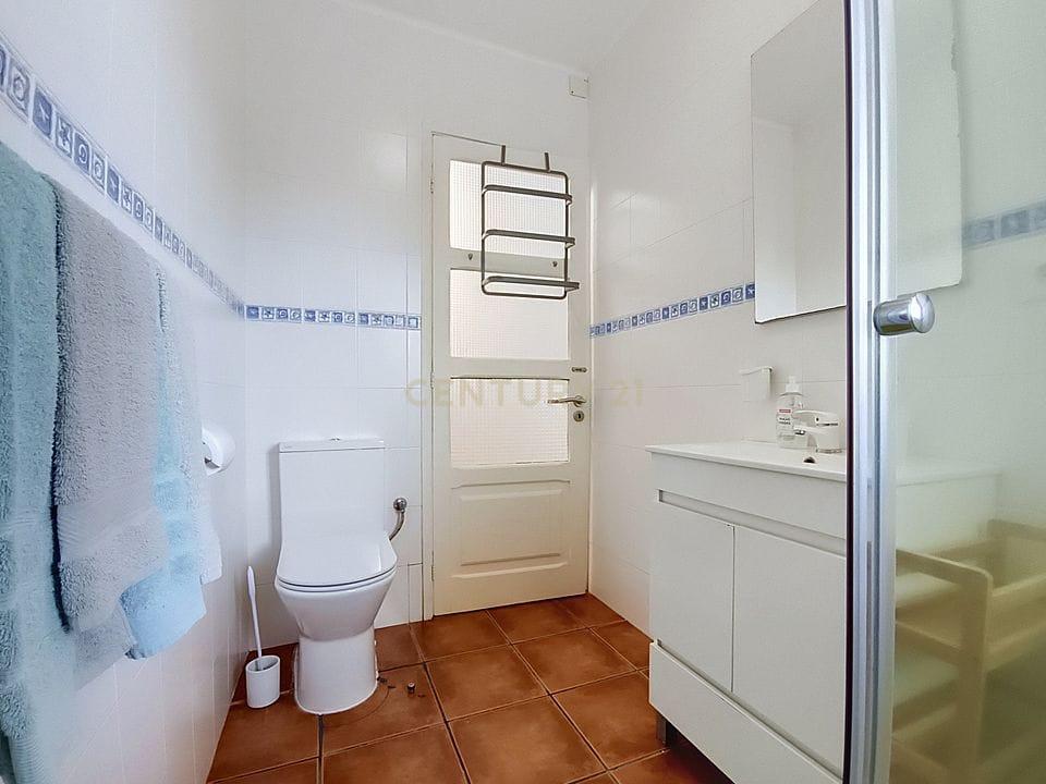 Moradia T2 com Vista Panorâmica sobre as Furnas | Excelente Oportunidade de Investimento - Image 11
