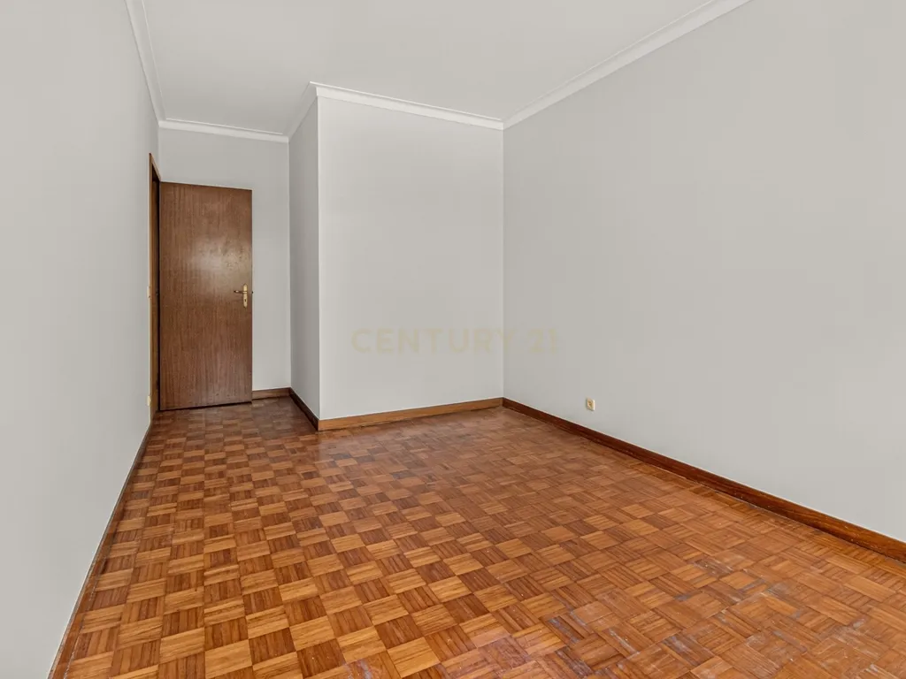 T3 com Garagem no Centro de Braga - Image 11