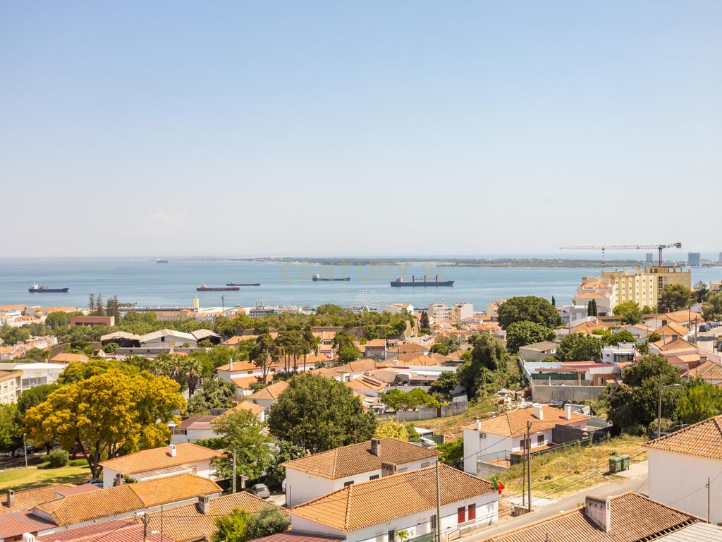 Apartamento T3 com Vista Deslumbrante sobre a Baía de Setúbal – Bairro dos Pescadores, Reboreda - Image 2