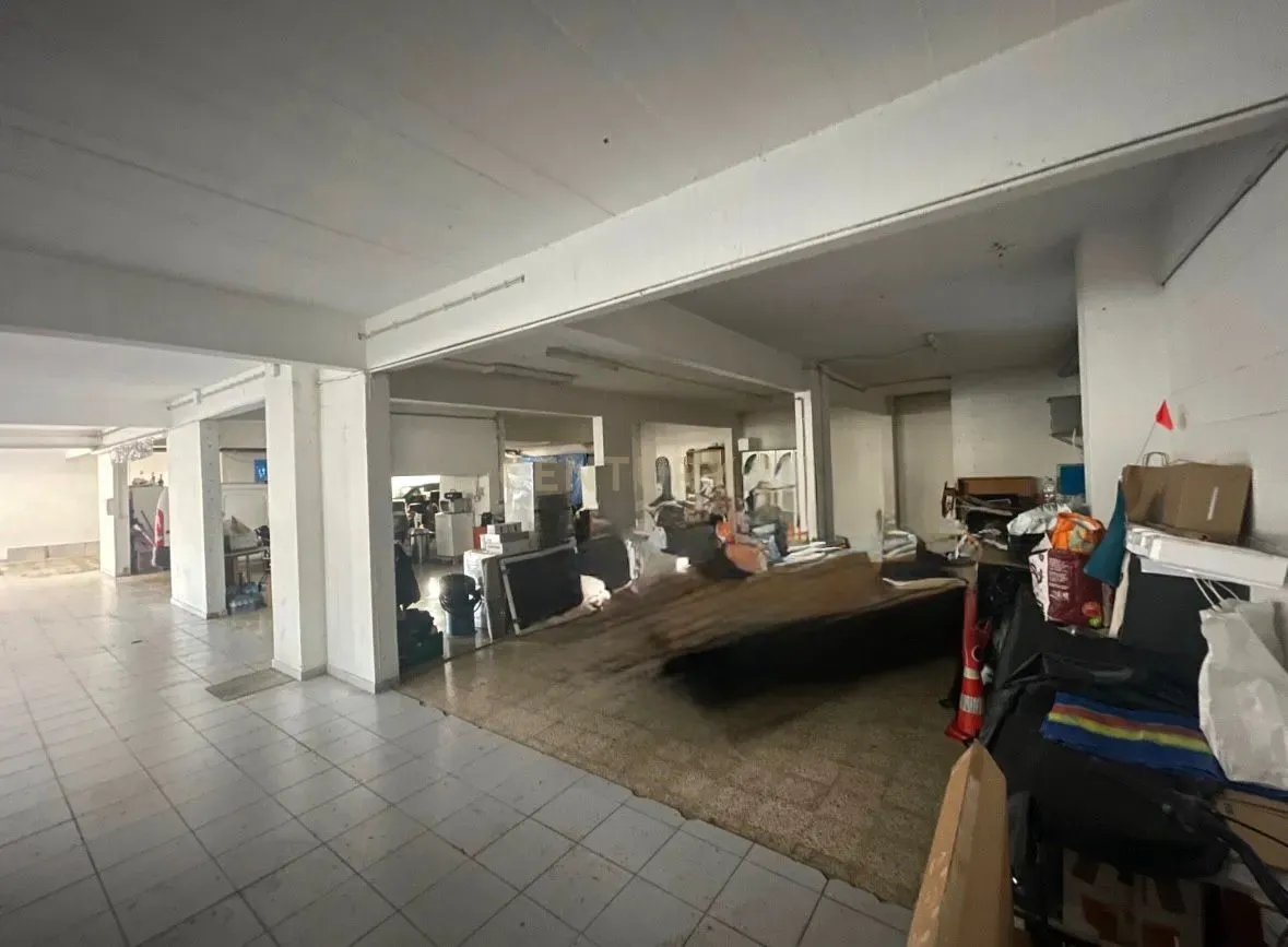 Fotografia 3 de Venda de Garagem – Estacionamento Coberto - QUELUZ