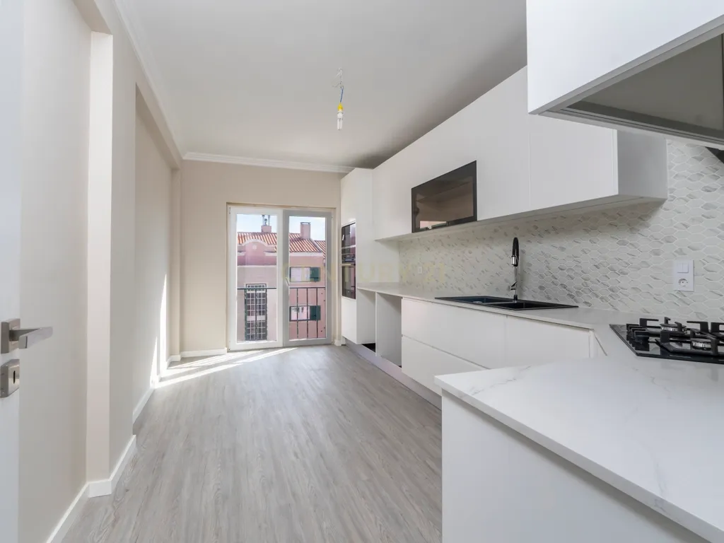 Apartamento Remodelado com Vista Mar na Ericeira, lugar de parqueamento - Image 39