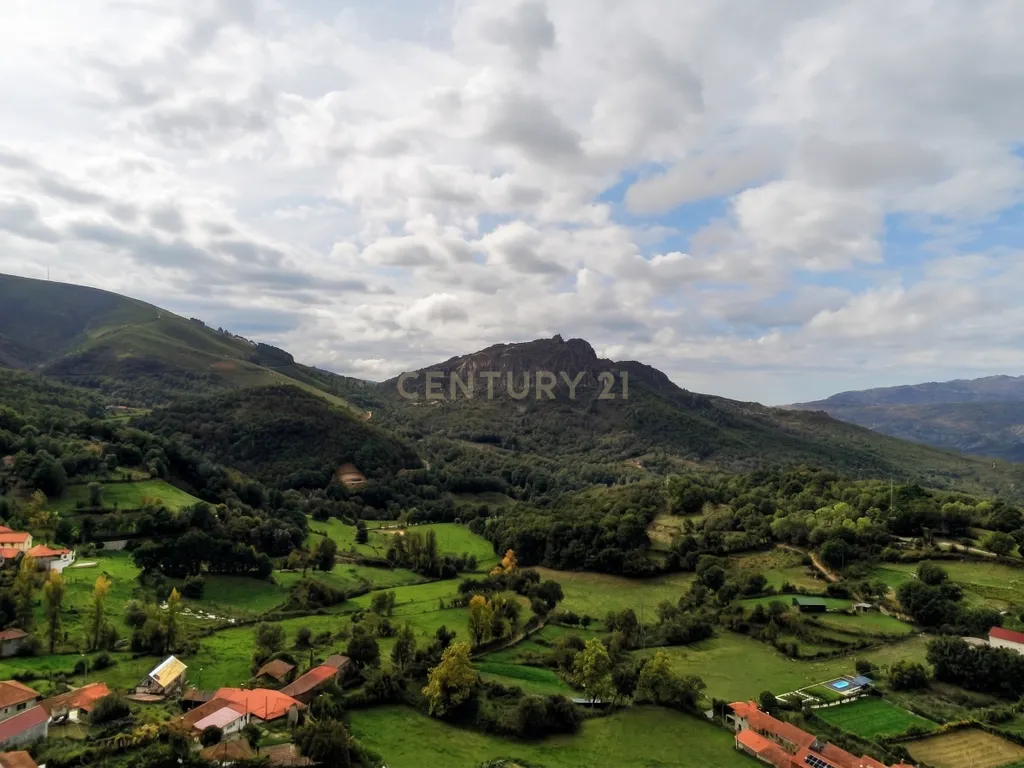 Magnífica Casa com Terreno e Projeto Aprovado no Coração do Gerês - Image 31