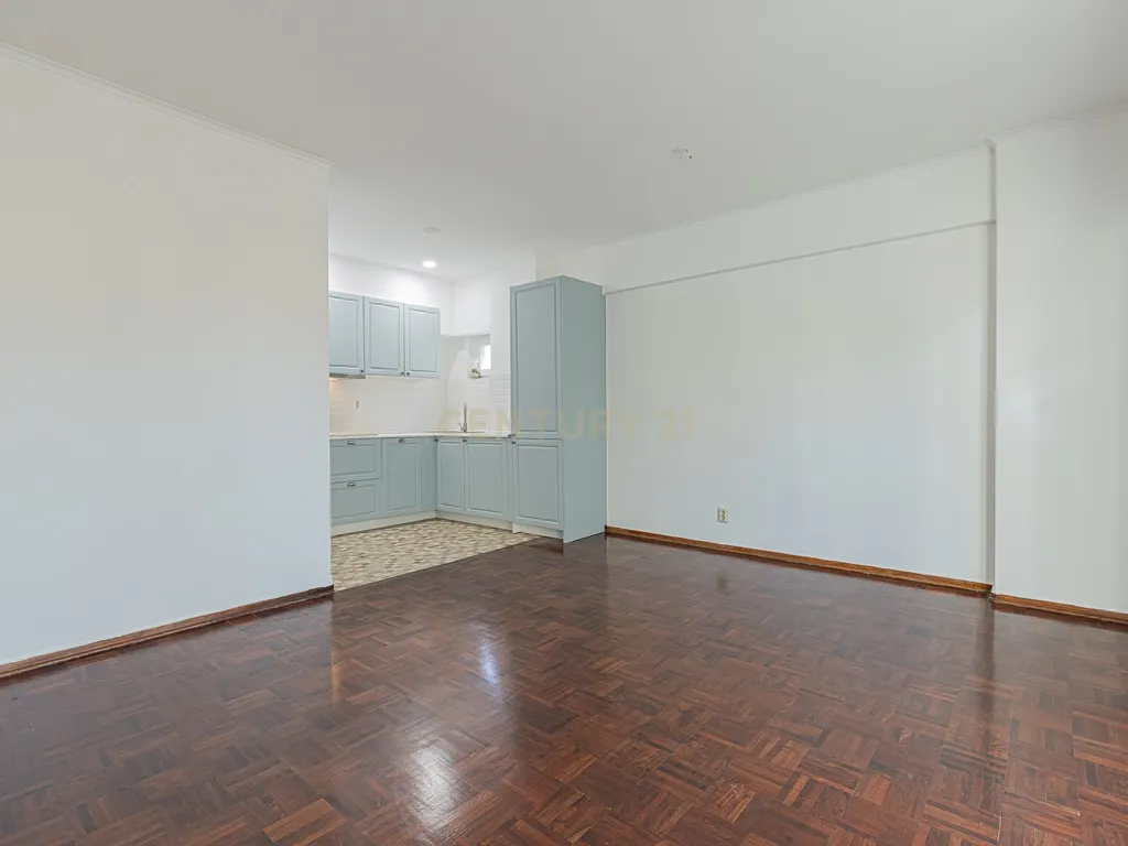 APARTAMENTO REMODELADO NO CENTRO DA COSTA DE CAPARICA - Image 6