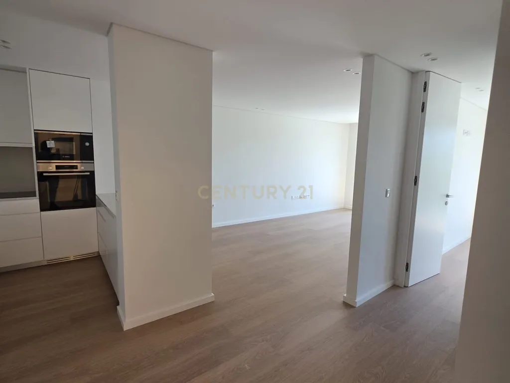 Moderno T2 Novo em Vila Nova de Gaia com Vista para a Cidade - Image 4