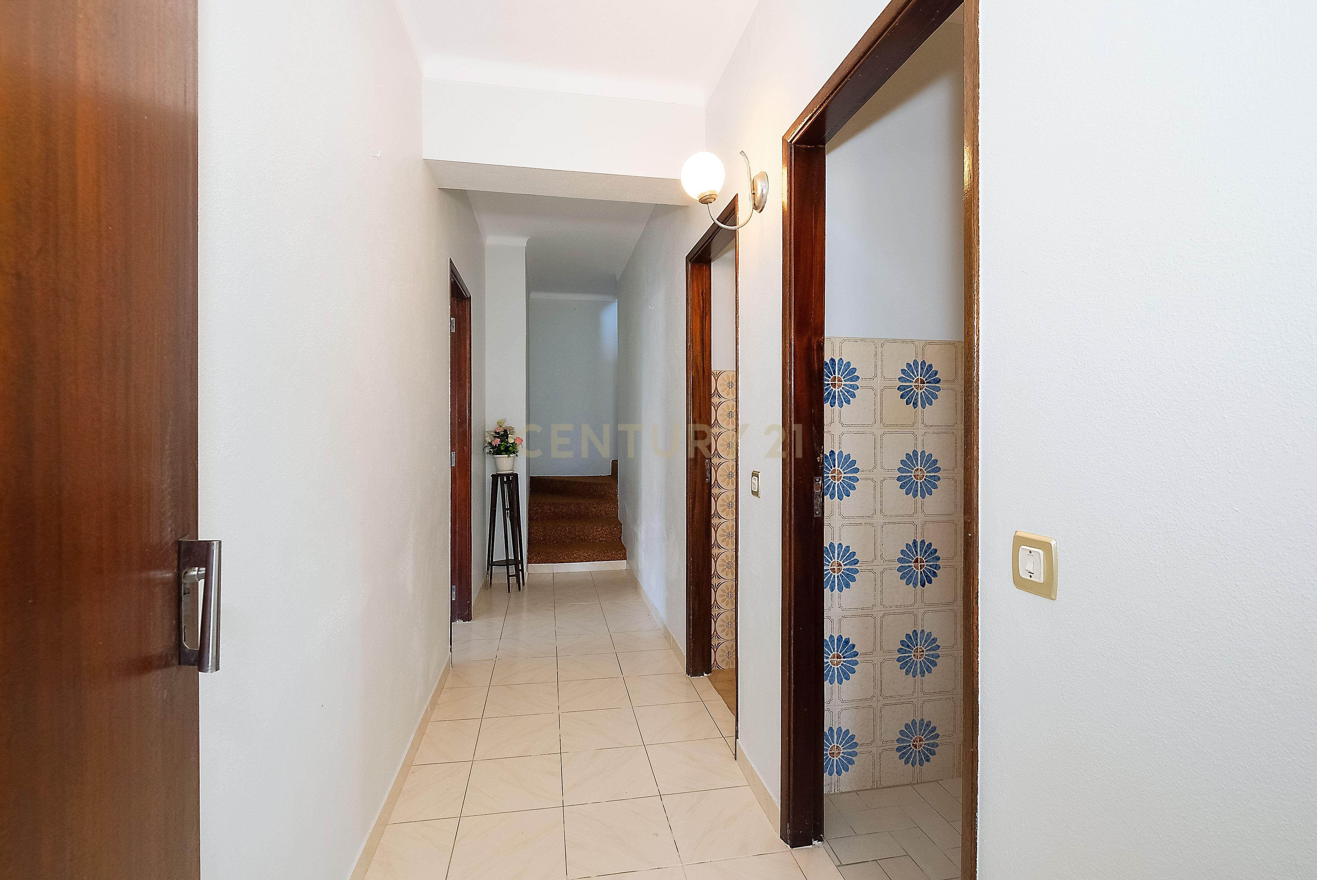 Fotografia 6 de Moradia Bifamiliar c/ terreno urbanizável de 10.500 m² – Ourém (EN113)