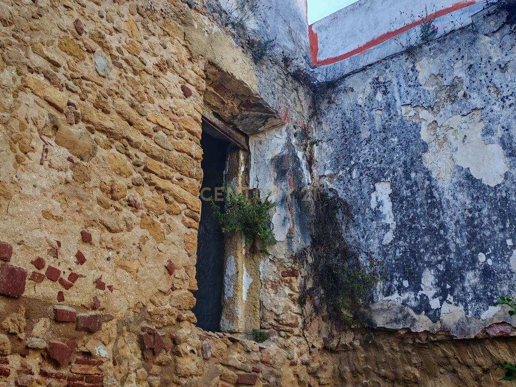 Moradia em ruinas no centro histórico de Palmela - Image 25