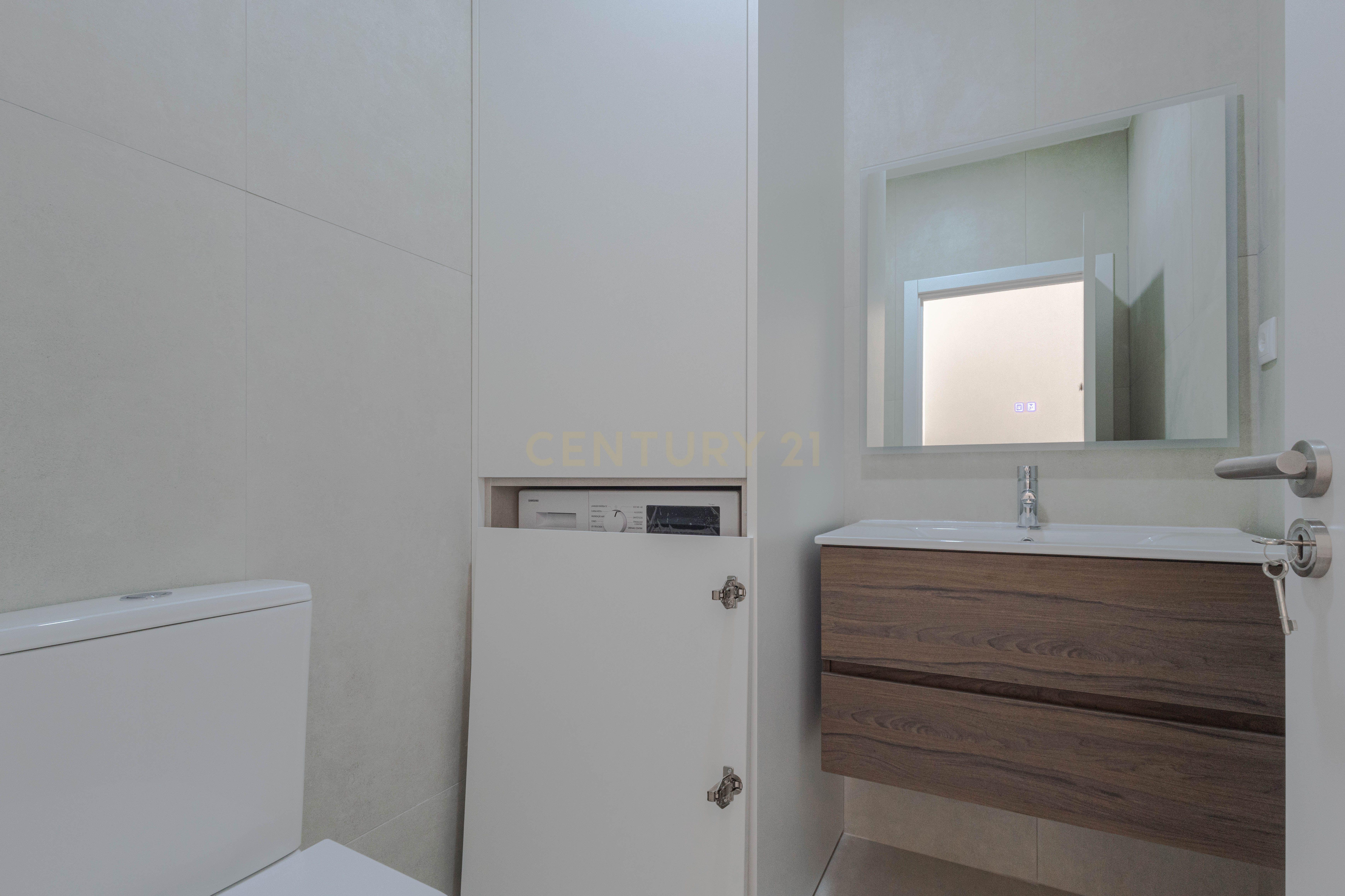 Fotografia 6 de Apartamento T2 Novo com 2 Suítes, Varanda e Lugar Duplo de Garagem
