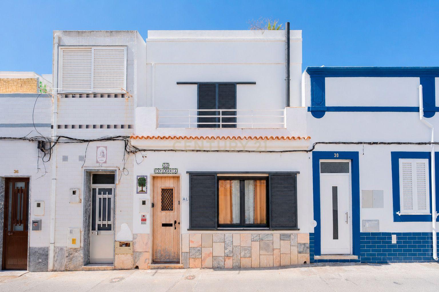 Casa Renovada T3-em Olhão na Baixa , Licença AL, Vista Panorâmica e Piscina