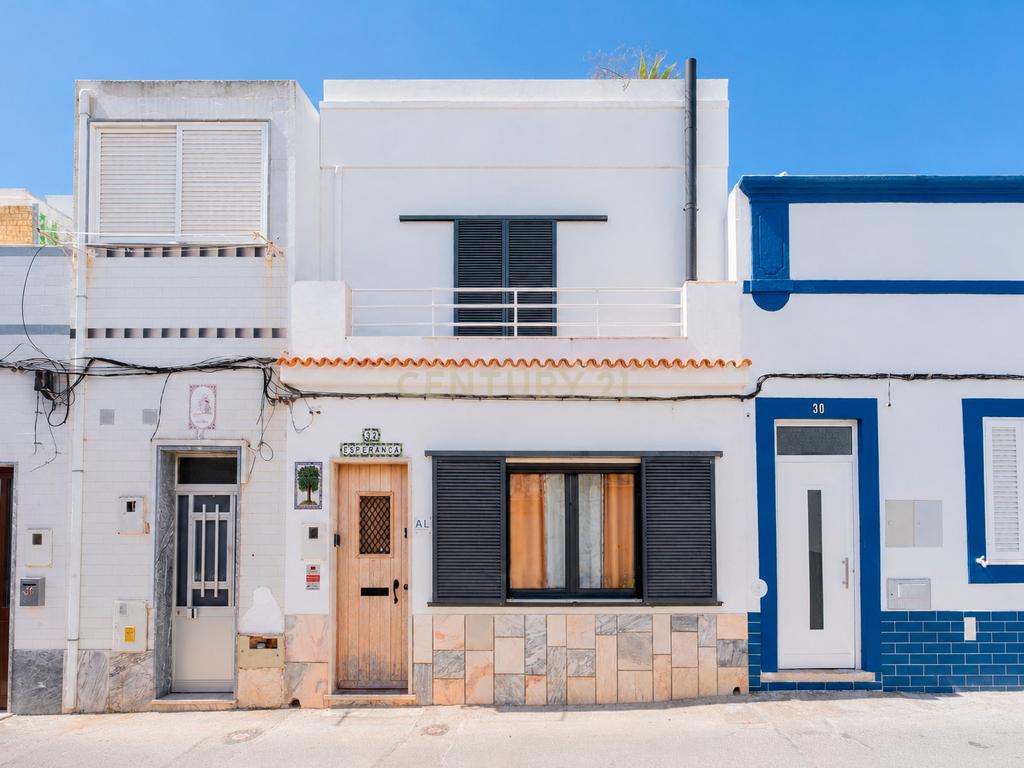 Casa Renovada T3-em Olhão na Baixa , Licença AL, Vista Panorâmica e Piscina - Image 1