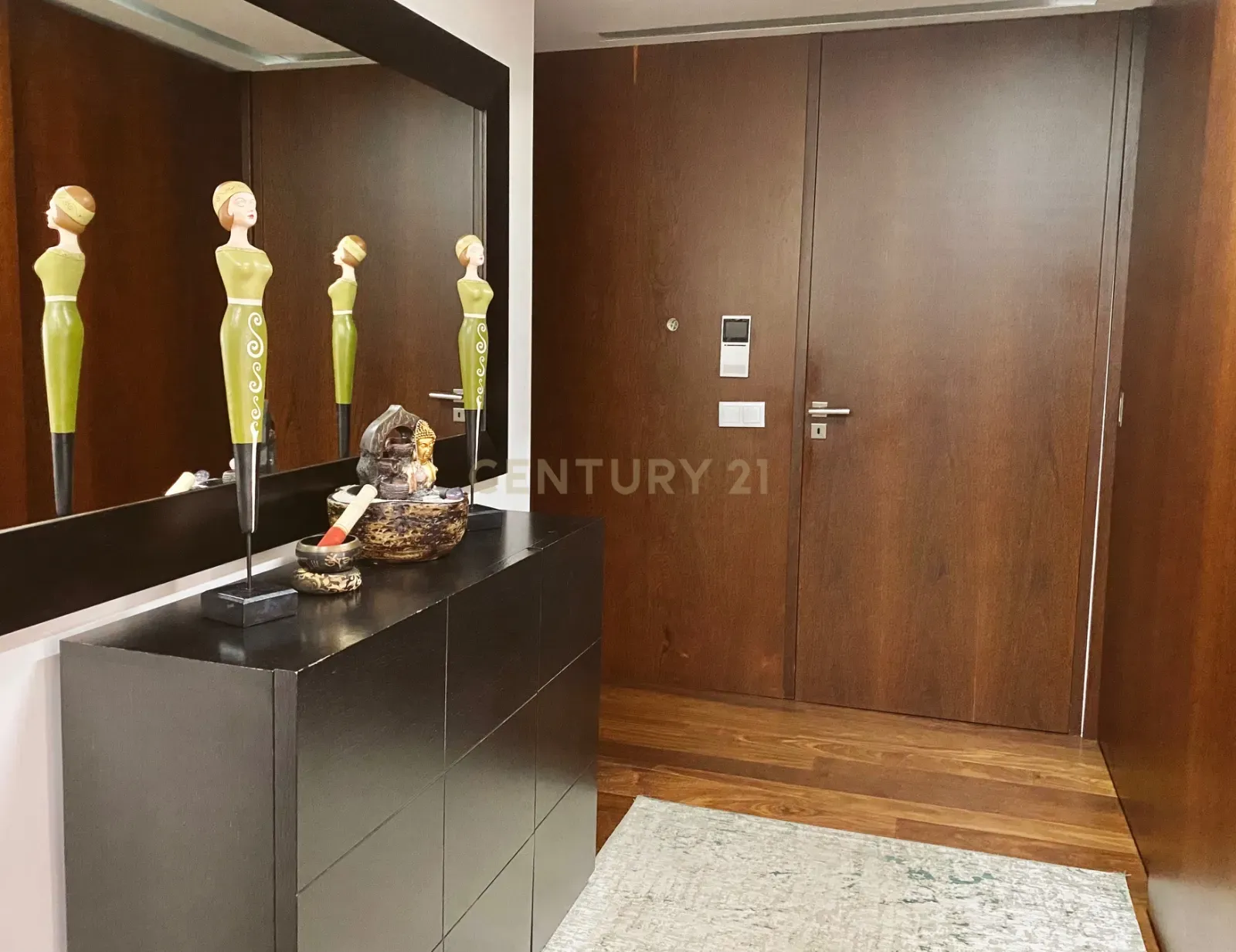 Luxuosa Moradia Isolada T3 em Guimarães com Vista para a Montanha - Image 9