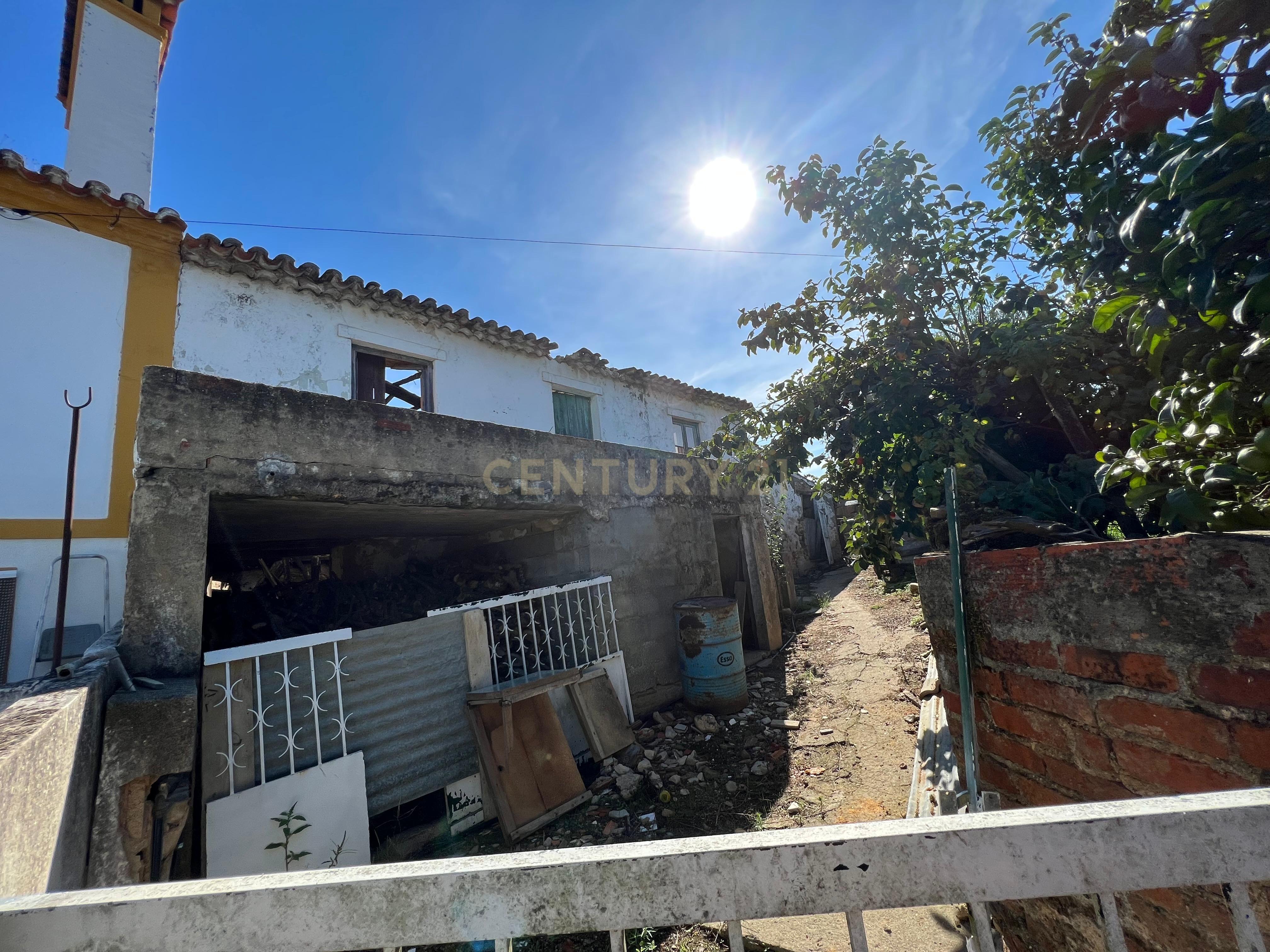 Casa para reconstrução total a 10 min da Praia Fluvial de Aldeia do Mato Abrantes - Image 3