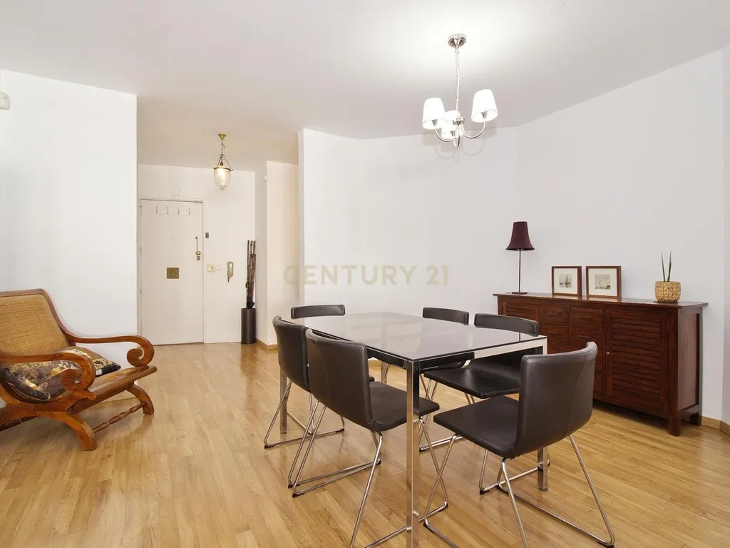 Apartamento T2 com Jardim e Piscina - Image 1