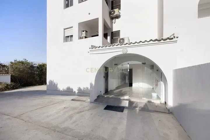 Apartamento T2 em Condomínio Fechado 2º Andar com Elevador com Piscina – Sagres - Image 2
