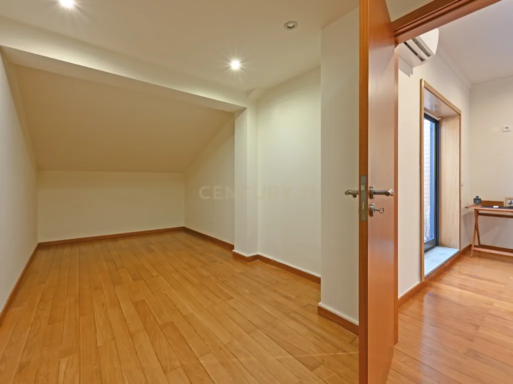 Apartamento Duplex T2+2 com 2 Suites e Terraço privativo em Canidelo - Image 19
