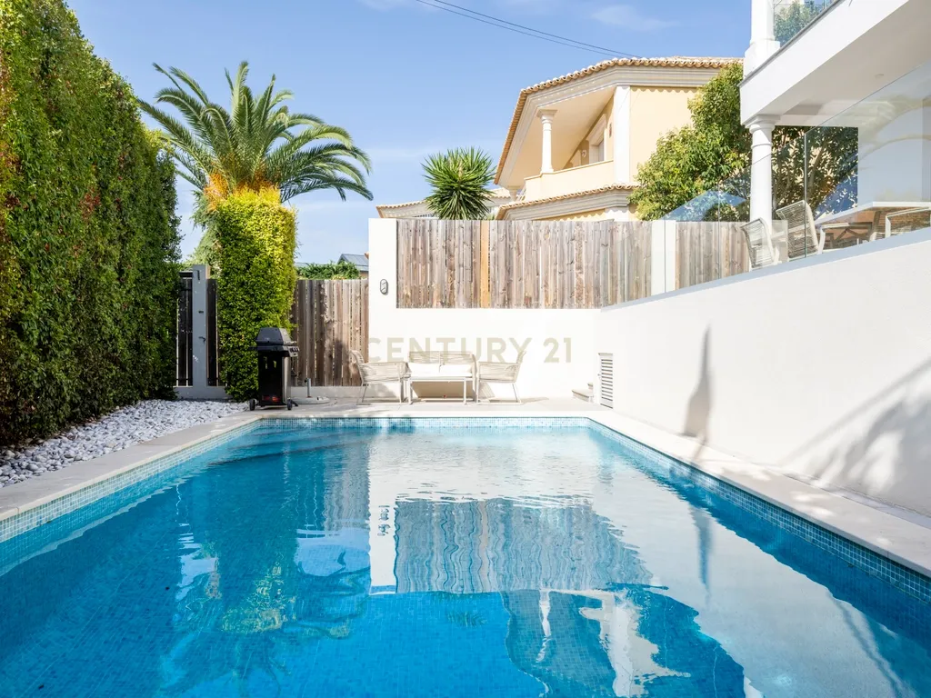 Moradia T5 de Luxo com Piscina, Ginásio, Sauna e Garrafeira em Birre, Cascais - Image 3