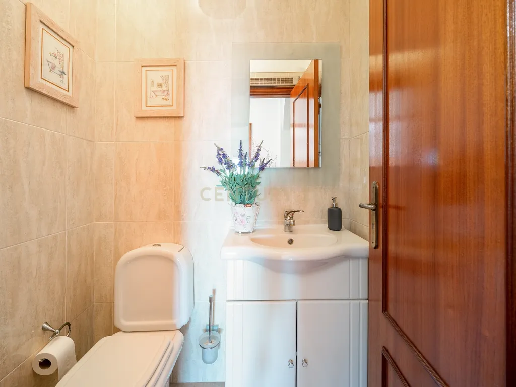 Apartamento T3, com Box de 85 m2 e Arrecadação em Odivelas - Image 18