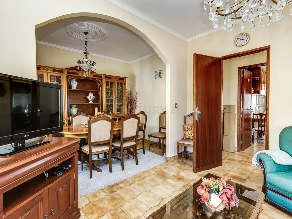 Moradia Bifamiliar – Bairro da Fraternidade, São João da Talha - Image 3