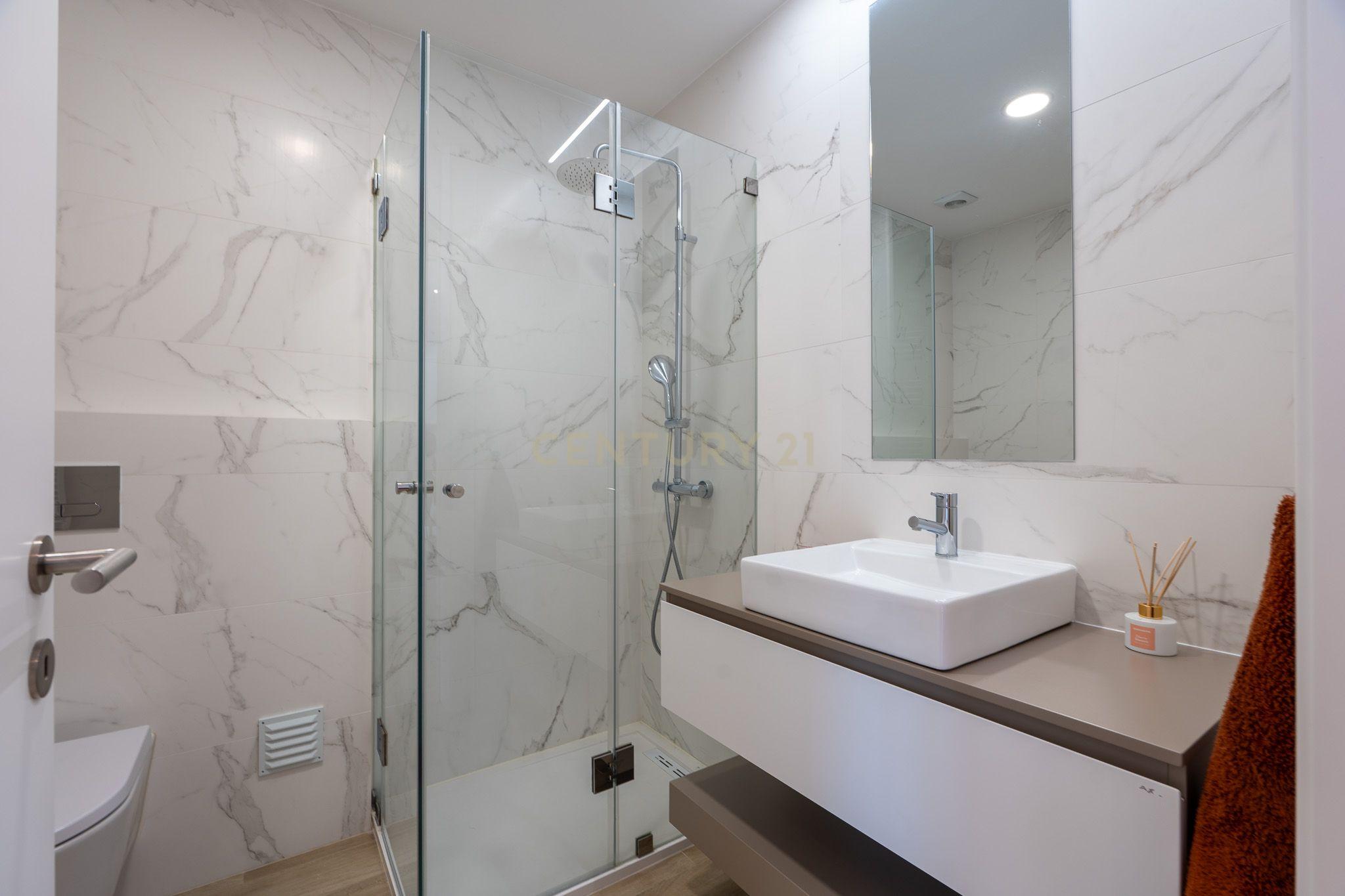 Apartamento T3+1 duplex, com terraço e estacionamento, no centro da cidade de Torres Vedras - Image 45