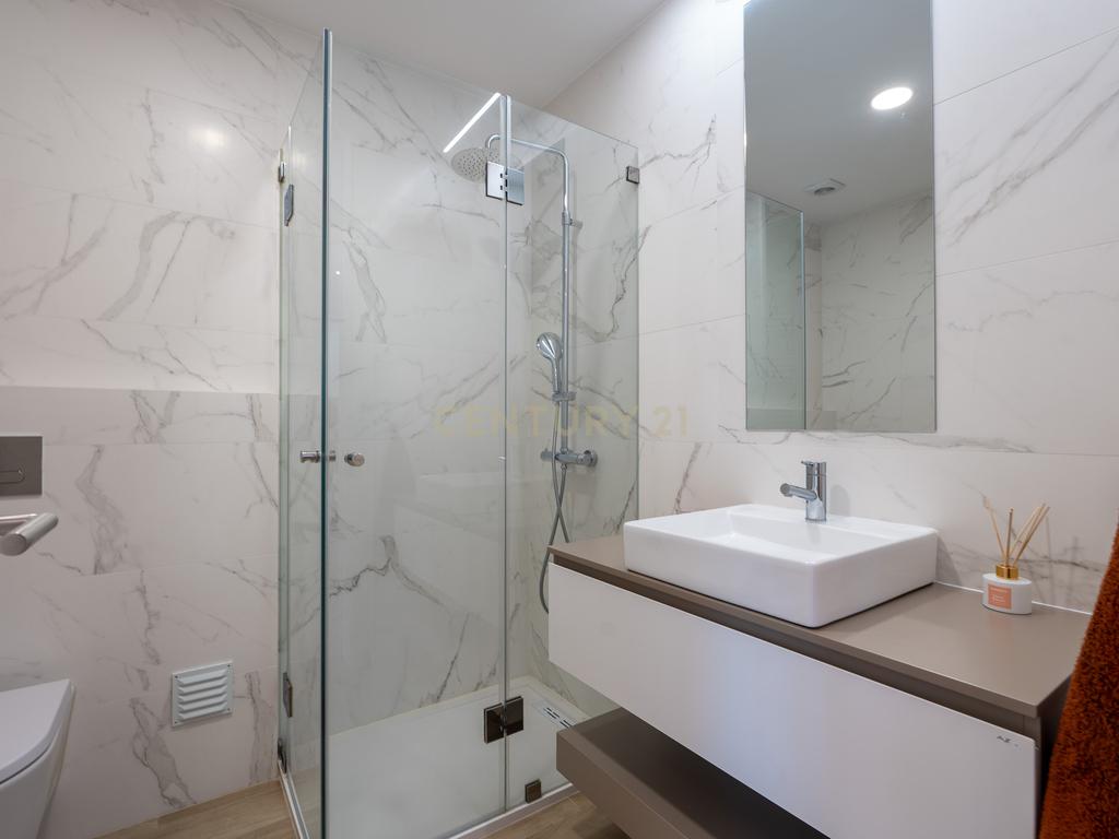 Apartamento T3+1 duplex, com terraço e estacionamento, no centro da cidade de Torres Vedras - Image 45