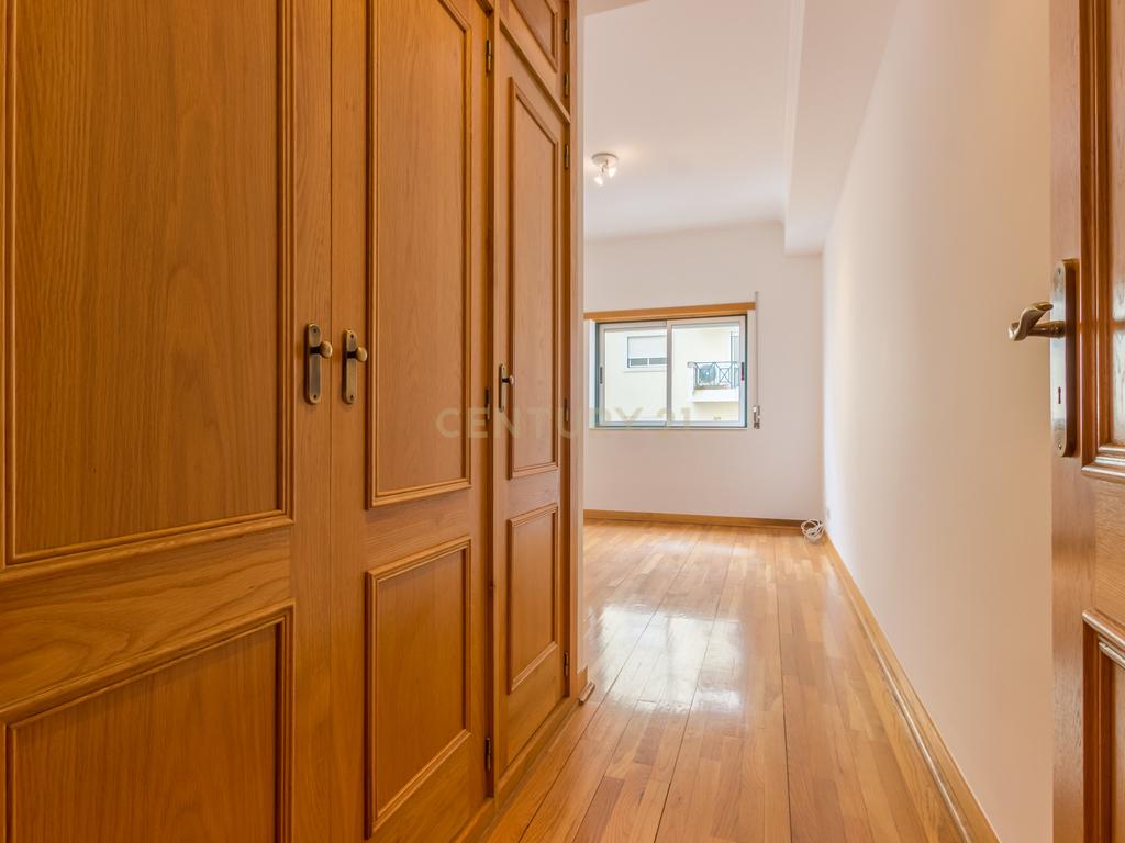 Apartamento T3 em Carnaxide – Arrendamento em Condomínio Privado - Image 16
