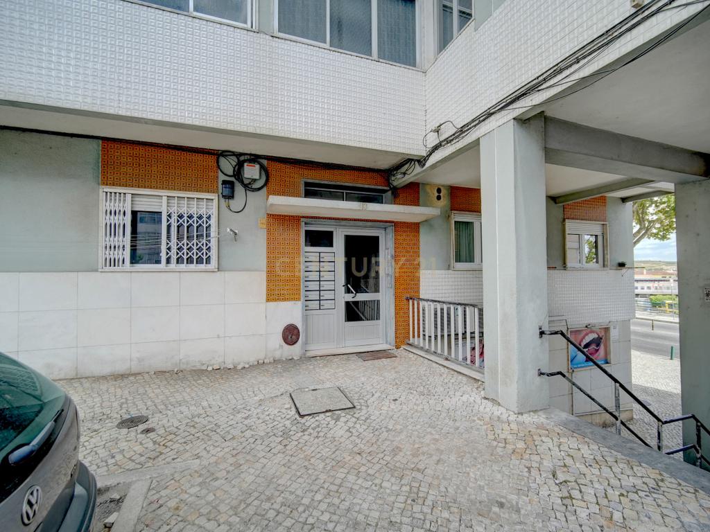 Apartamento T3 em Monte Abrãao: Localização e envolvente Privilegiadas - Image 20