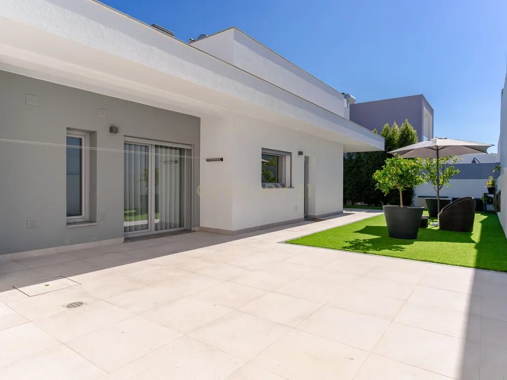 Moradia T4 Térrea de excelência com piscina e casa independente de 50m2 | Quinta da Marquesa - Image 48