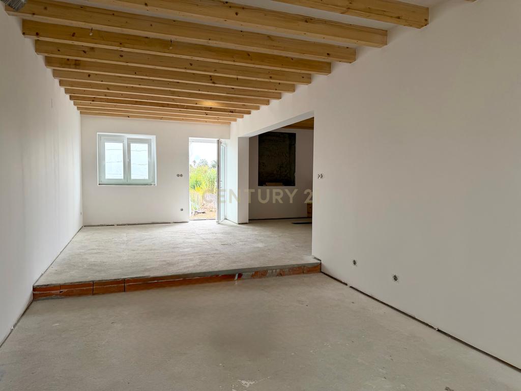 Moradia T3 totalmente remodelada | Lote 1.933m² | Alhadas, Figueira da Foz - Image 1
