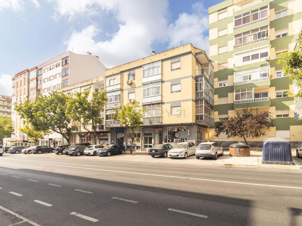 Apartamento T3 em Amora, Seixal - Image 46