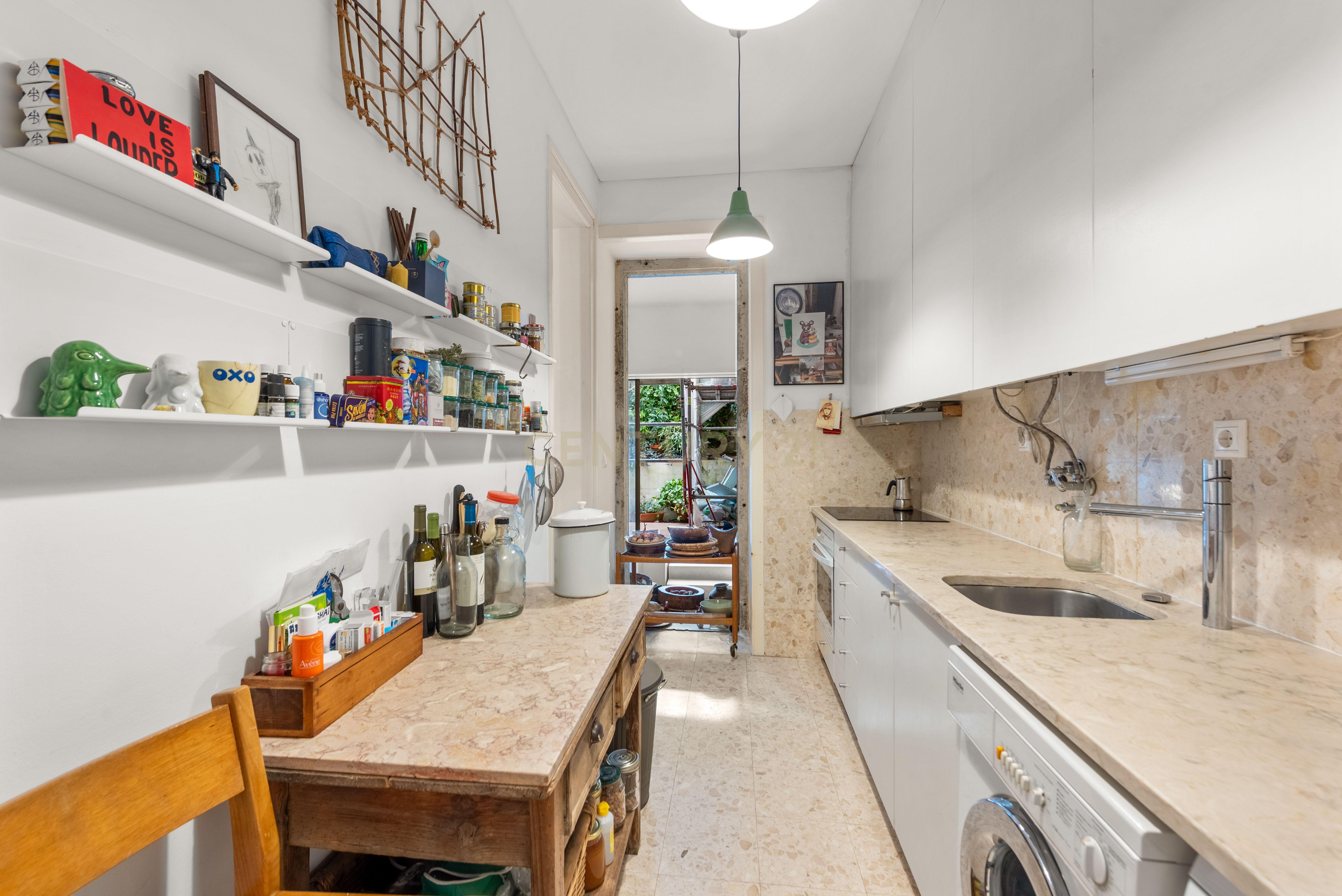 Fotografia 12 de T2 Remodelado por Arquiteto com terraço privado em Campo de Ourique