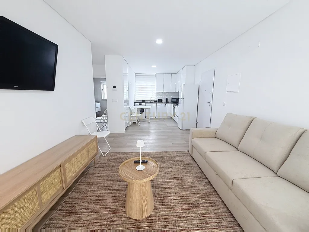 Apartamento T2 Novo - Arrendamento no Centro da Nazaré - Image 2